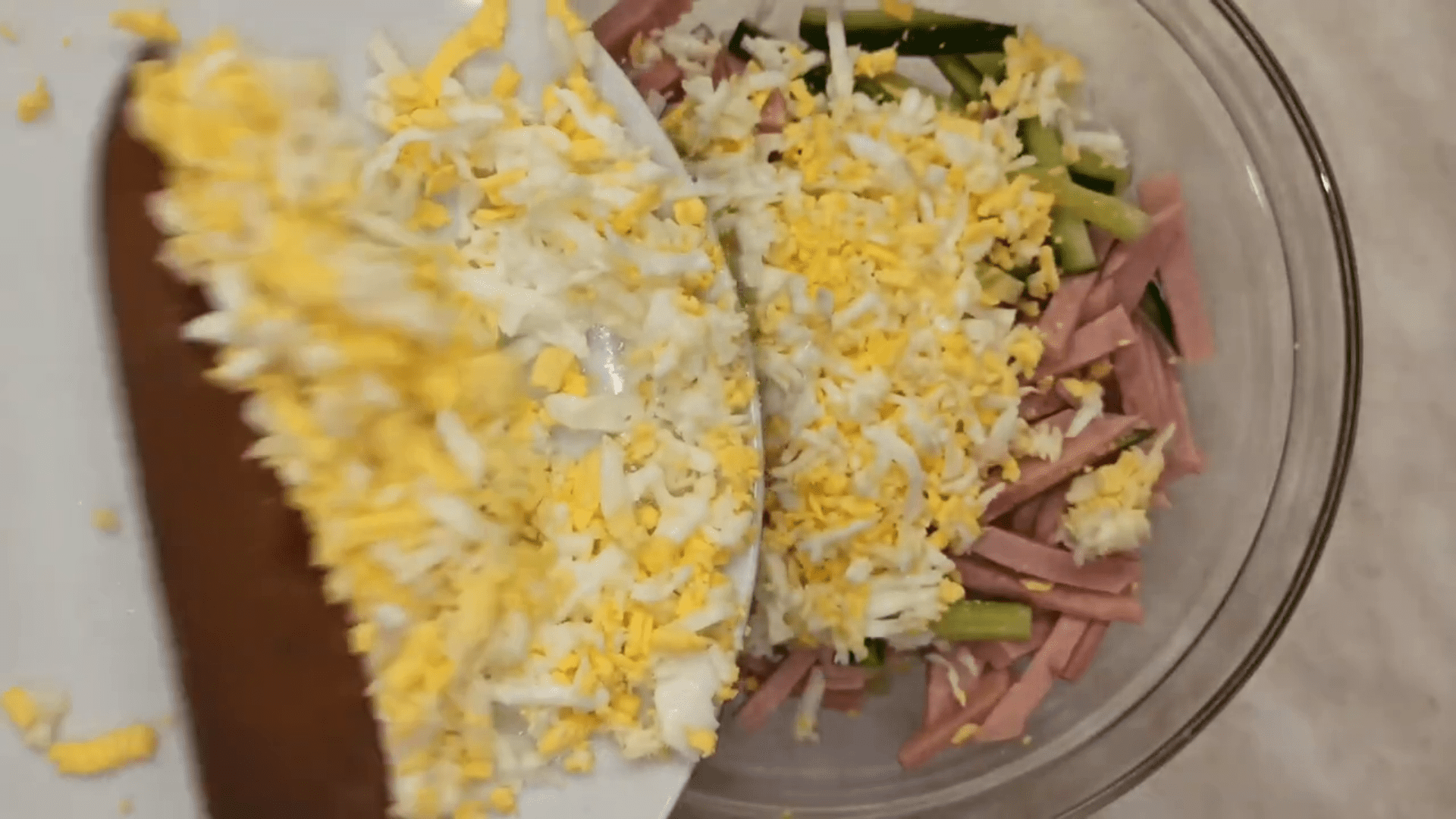 салат слоеный с ветчиной и сыром | Salatyk